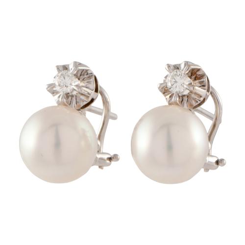 Pendientes tu y yo con perlas y diamantes. 
