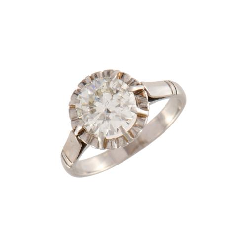Anillo solitario con diamante.