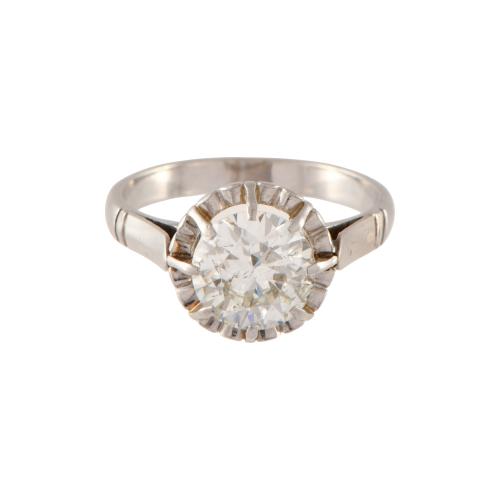 Anillo solitario con diamante.