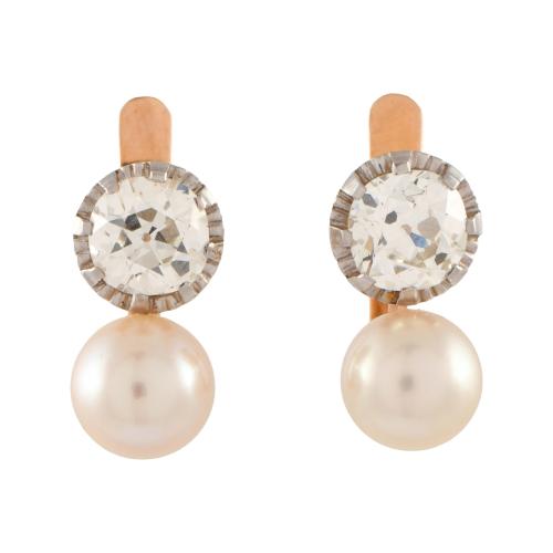 Pendientes tu y yo con diamante y perla.