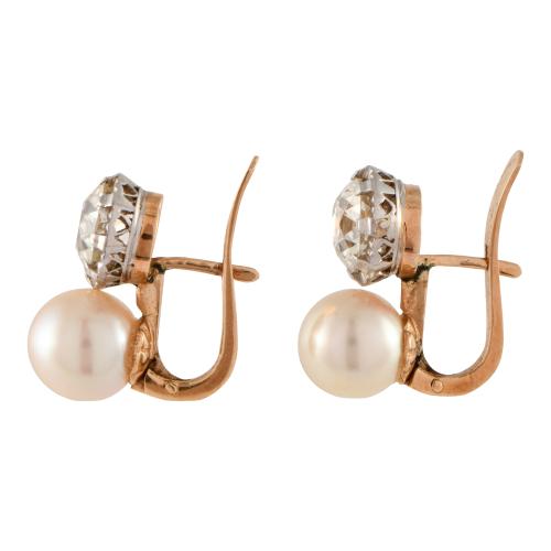 Pendientes tu y yo con diamante y perla.