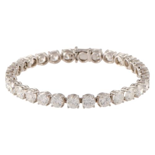 Pulsera riviére con diamantes talla brillante. 
