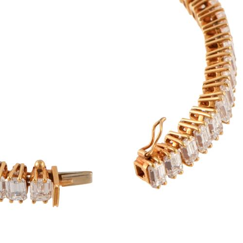 Pulsera riviere con diamantes talla baguette.
