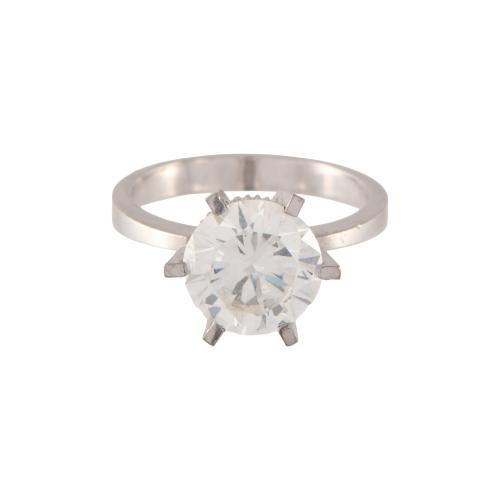 Anillo solitario con diamante.