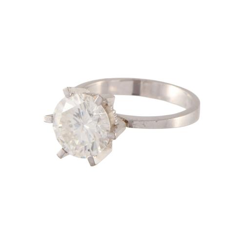 Anillo solitario con diamante.