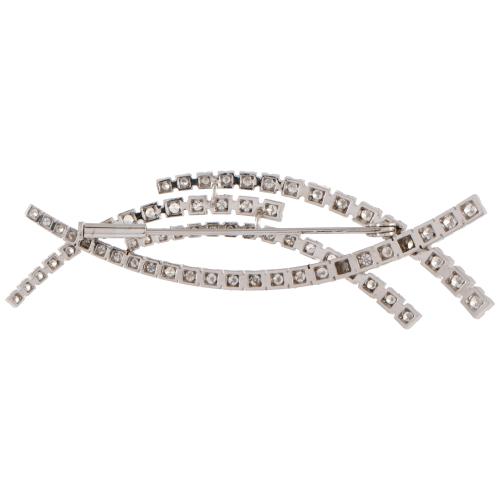 Broche con diamantes.