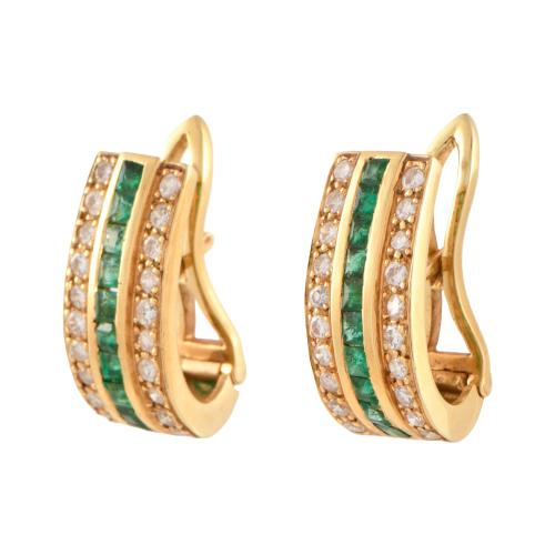 Pendientes con carril de esmeraldas y doble carril de diamantes.