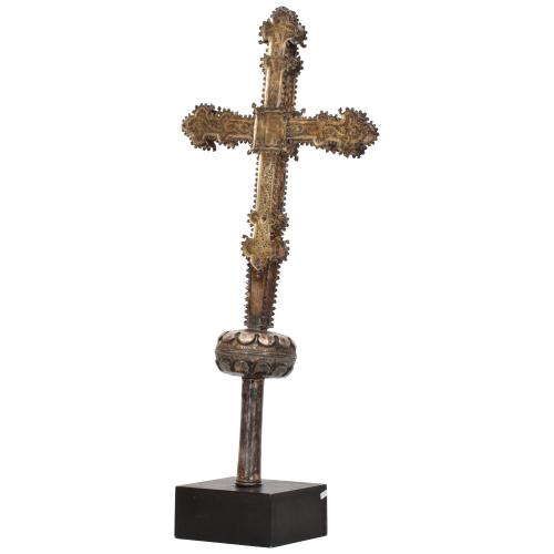 Cruz procesional flordelisada, siglo XV - XVI.