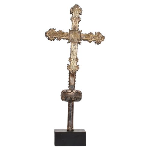 Cruz procesional flordelisada, siglo XV - XVI.