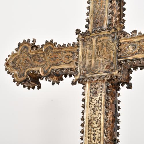 Cruz procesional flordelisada, siglo XV - XVI.