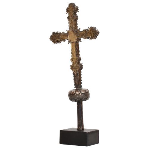 Cruz procesional flordelisada, siglo XV - XVI.