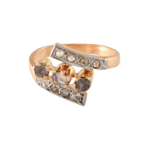 Anillo estilo años 40 con diamantes.
