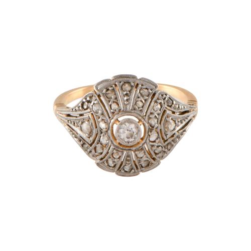 Anillo tipo bombé estilo art déco años 40 con diamantes.