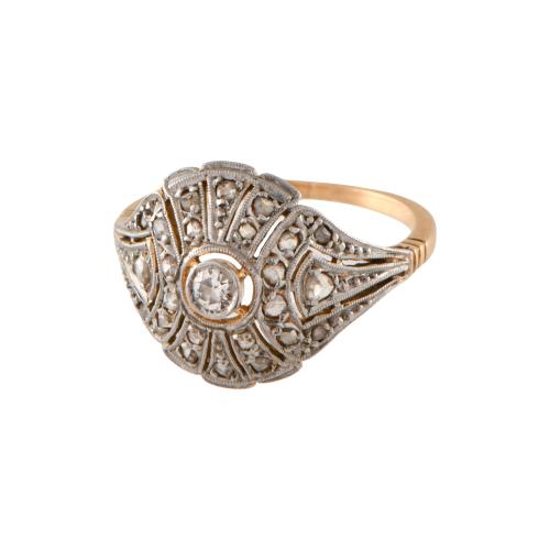Anillo tipo bombé estilo art déco años 40 con diamantes.