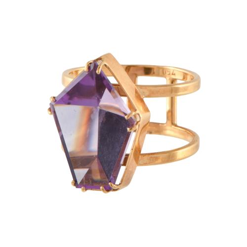 Anillo con gran amatista.