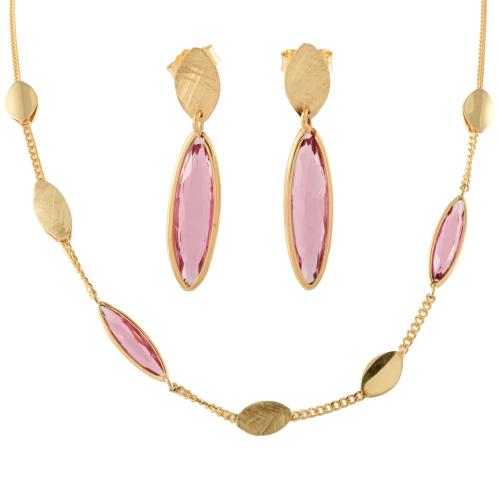 Conjunto de collar y pendientes.  