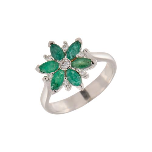 Anillo en fomra de flor con esmeralda natural.