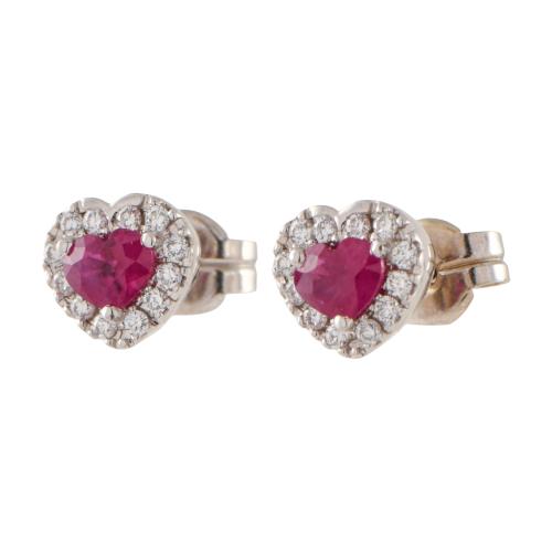 Pendientes en forma de corazón con rubíes y diamantes.