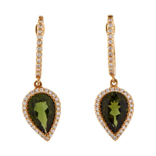 Pendientes aretes con colgantes de olivinas y diamantes.