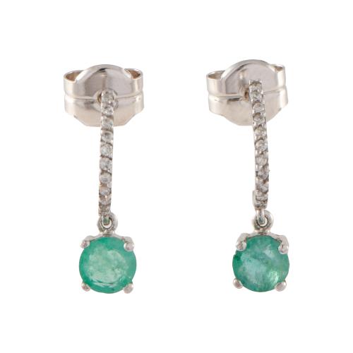 Pendientes con esmeraldas y diamantes.