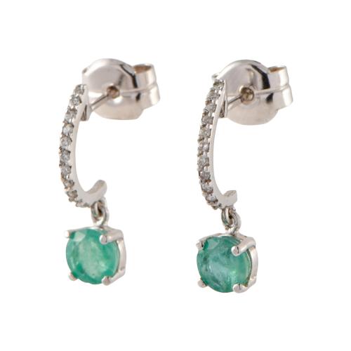 Pendientes con esmeraldas y diamantes.