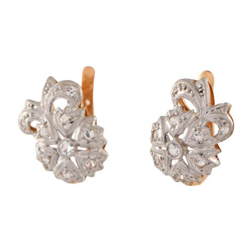 Pendientes estilo noucentista con diamantes.