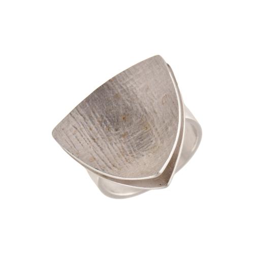 Anillo vanguardista.