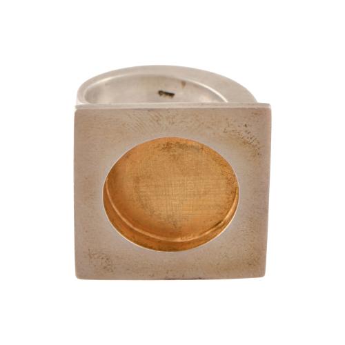 Anillo vanguardista.