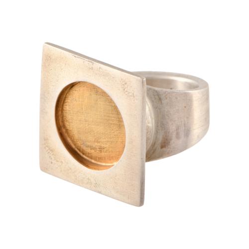 Anillo vanguardista.