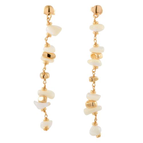 Pendientes largos con nácar.