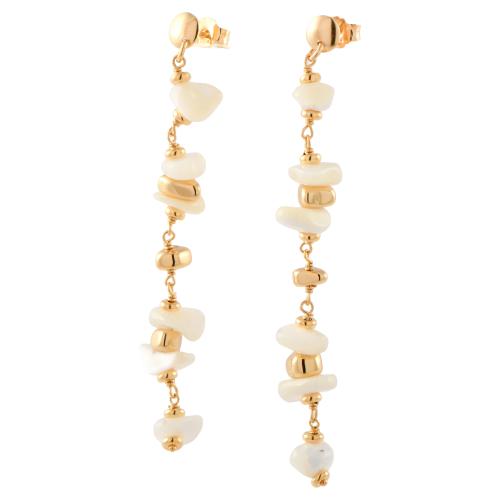 Pendientes largos con nácar.