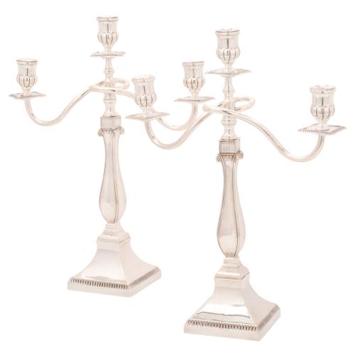 Pareja de candelabros, siglo XX.