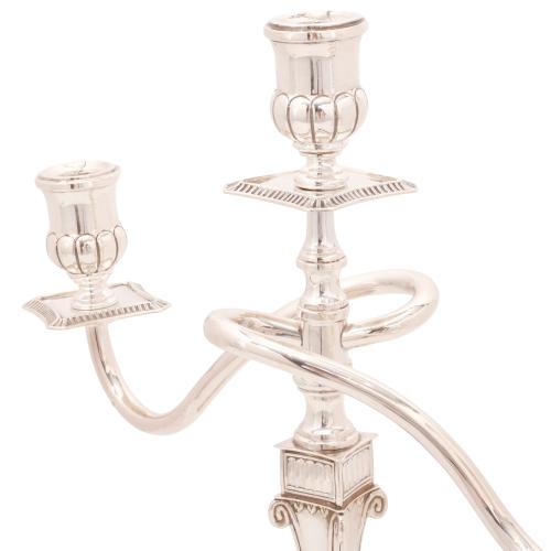 Pareja de candelabros, siglo XX.