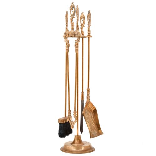 Conjunto de utensilios de chimenea, estilo Rococó, siglo XX.