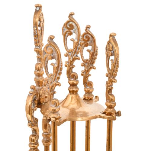 Conjunto de utensilios de chimenea, estilo Rococó, siglo XX.