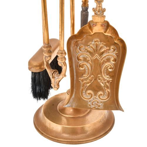 Conjunto de utensilios de chimenea, estilo Rococó, siglo XX.