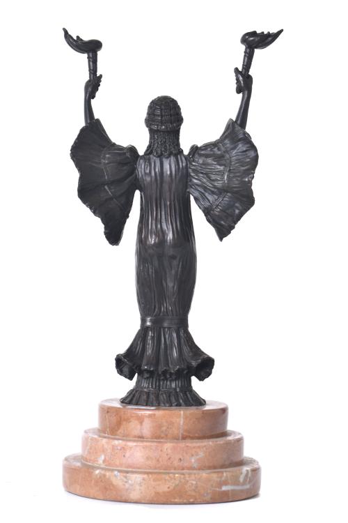 SIGUIENDO MODELOS DE AGATHON LÉONARD. "Dama con antorchas".