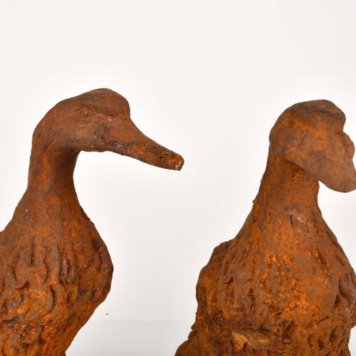 Pareja de figuras de jardín en forma de patos, siglo XX. 