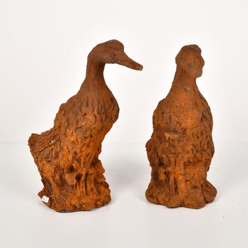 Pareja de figuras de jardín en forma de patos, siglo XX. 