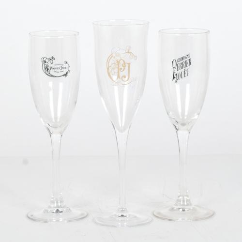 PERRIER JOUET, lote de 18 copas de champán y cubitera.