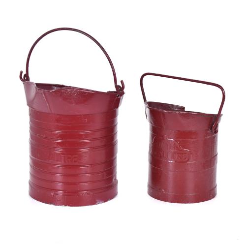Conjunto de dos decalitros de vino franceses, med. siglo XX. 