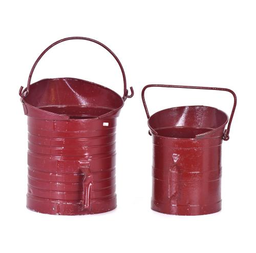 Conjunto de dos decalitros de vino franceses, med. siglo XX